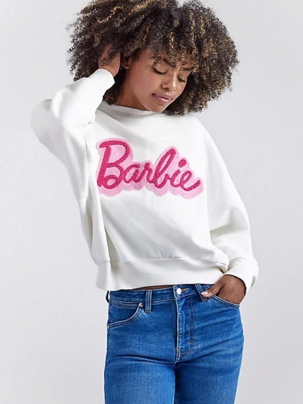 Wrangler X Barbie Relaxed Logo Sweatshirt White Cream Chenille Small